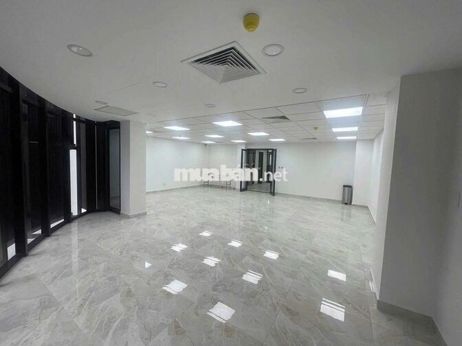 Cho thuê nhà mặt tiền đường Thân Nhân Trung, cách sân bay 5 phút