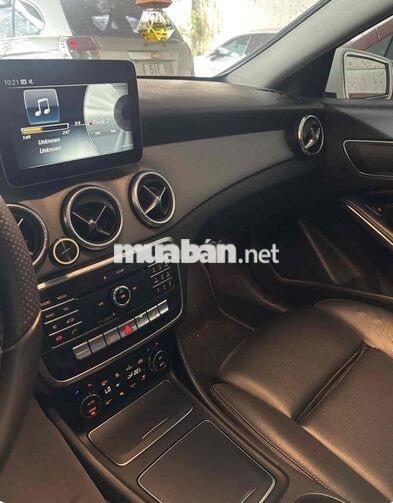 Mercedes-Benz CLA 200 Trắng 60000