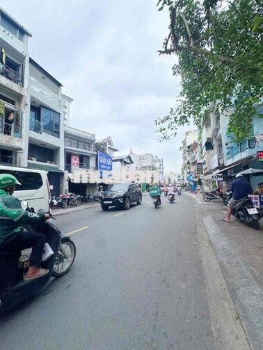 Nhà căn góc,CN= 80m2 mặt tiền hẻm 28(3m),Huỳnh Văn bánh,HCM