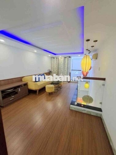 NHÀ ĐẸP 6 TẦNG — GẦN LẠC LONG QUÂN HÒA BÌNH 4x17.5m 