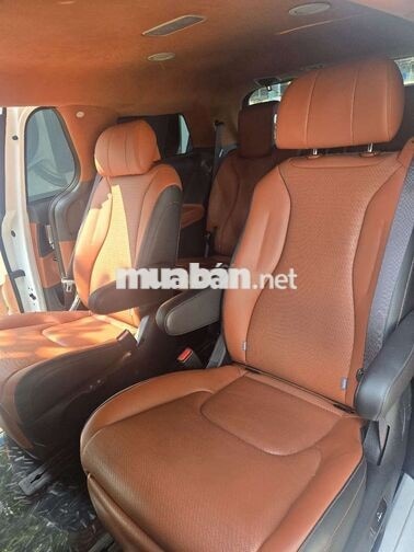Kia Carnival 7 chỗ Xăng Tự động Trắng