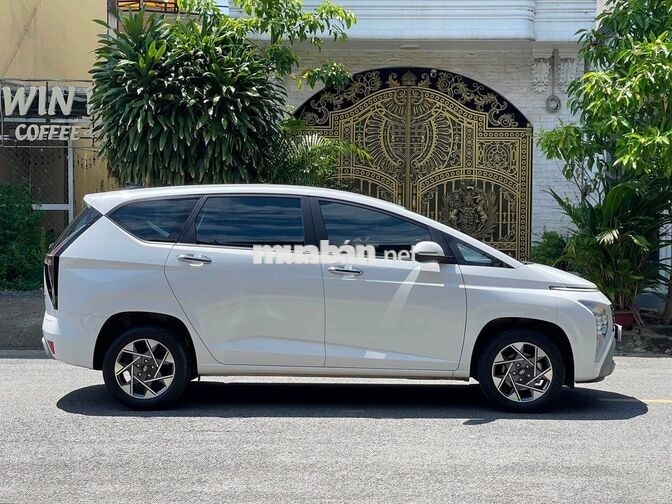 Hyundai Stargazer 2022 1.5AT Bản Cao Cấp 6 Ghế VIP