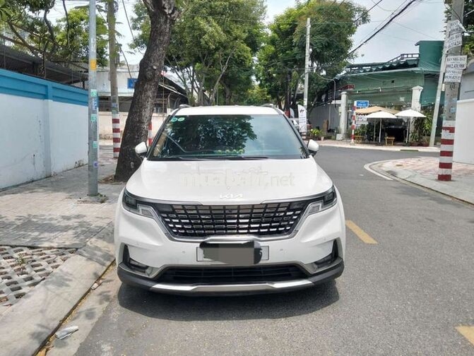 Kia Carnival 7 chỗ Xăng Tự động Trắng