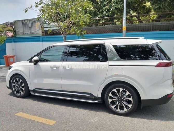 Kia Carnival 7 chỗ Xăng Tự động Trắng