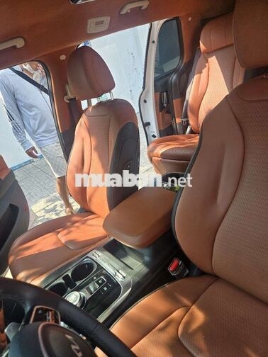 Kia Carnival 7 chỗ Xăng Tự động Trắng