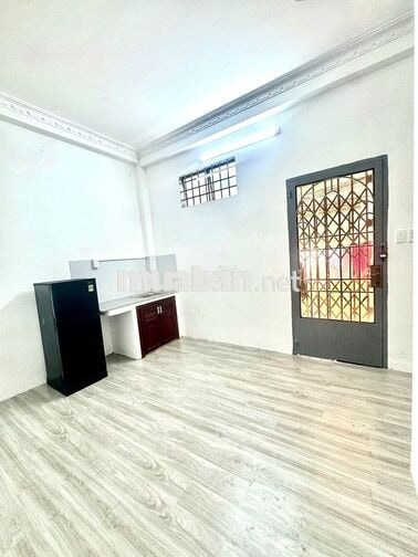 Phòng trọ full nội thất cơ bản - cách ĐH Công Nghiệp 100M