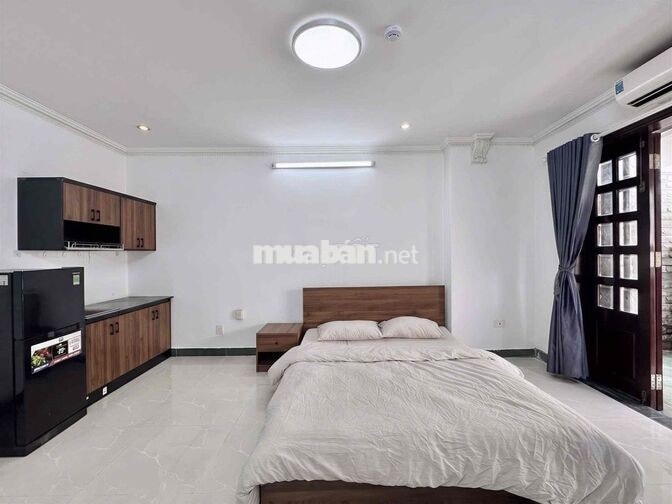 Căn hộ full nội thất mới có ban công lớn  Quận 10 - Quận 11