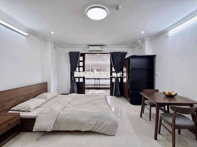 Căn hộ full nội thất mới có ban công lớn  Quận 10 - Quận 11