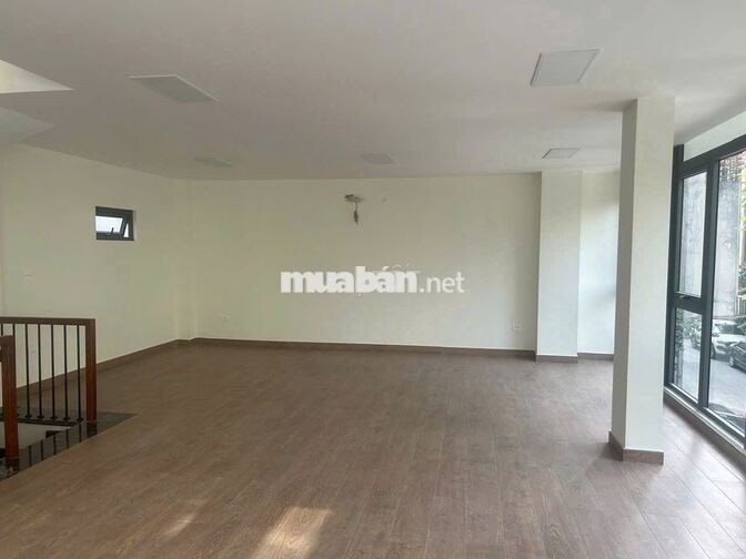 Cho thuê mặt bằng kinh doanh mới, vị trí đẹp, ô tô tránh