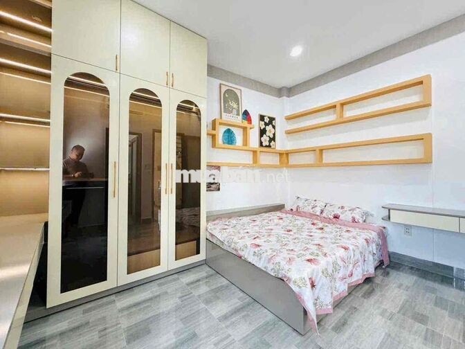 Nhà Căn Góc Thống Nhất Full Nội Thất 4PN 5WC 15tr
