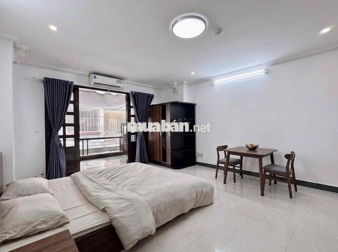 Căn hộ full nội thất mới có ban công lớn  Quận 10 - Quận 11