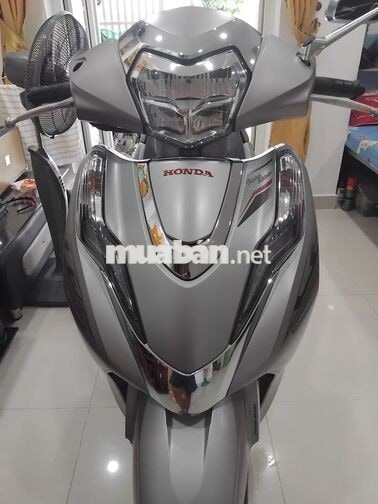 Honda Lead Đặc biệt màu Bạc