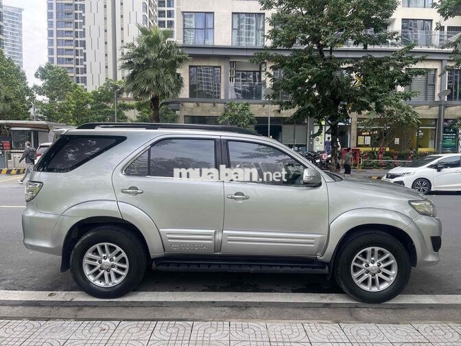 Toyota Fortuner 2012 mẫu mới 2013 xăng 1 cầu