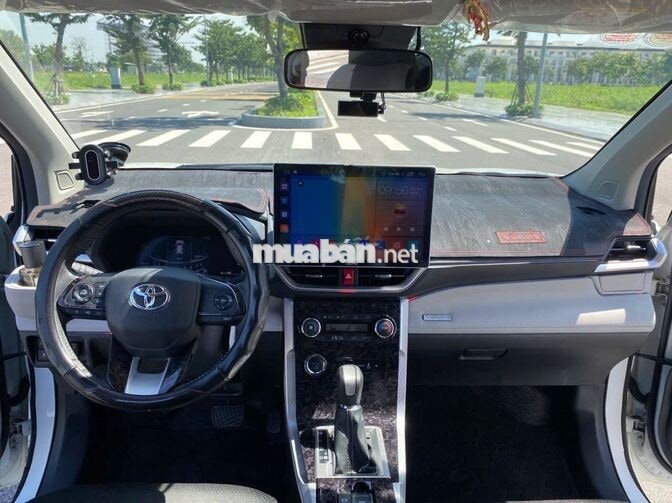 Toyota Veloz 2025 TOP 28.000km Trắng full hãng