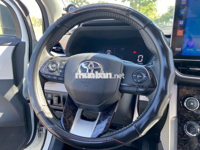 Toyota Veloz 2025 TOP 28.000km Trắng full hãng