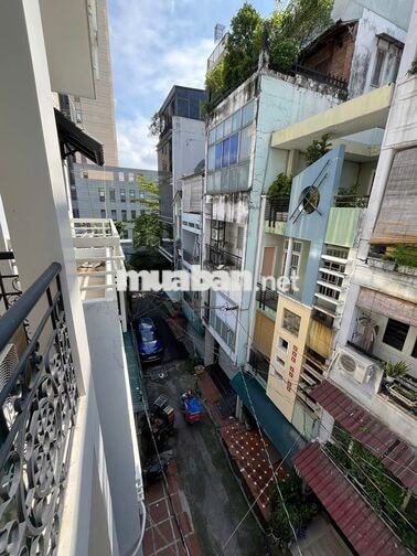 Bán nhà mặt tiền hẻm - Phường Cầu Ông Lãnh, Q.1