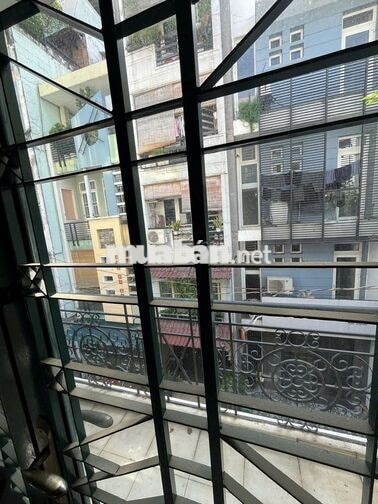 Bán nhà mặt tiền hẻm - Phường Cầu Ông Lãnh, Q.1