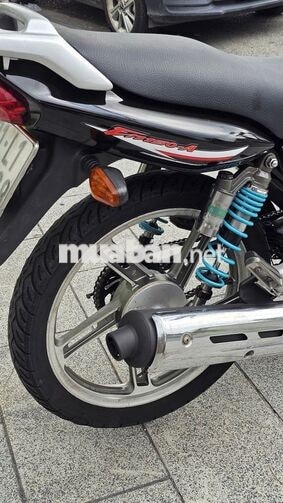 Suzuki EN150 2013 màu đen