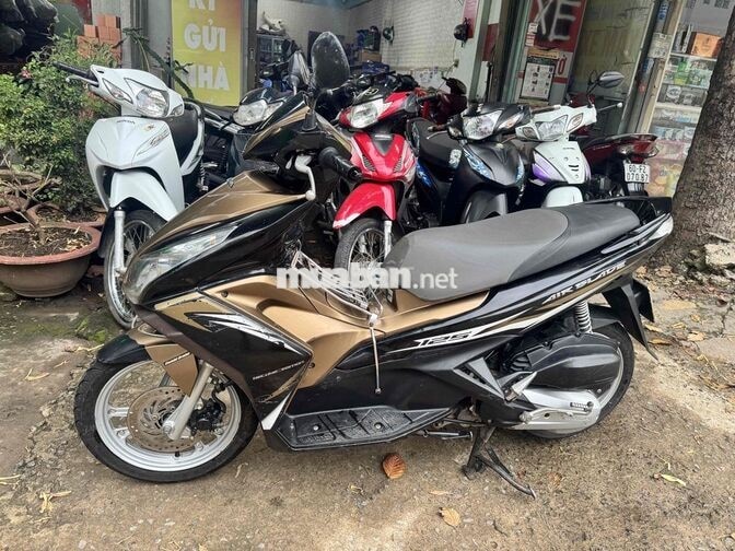 Honda Air Blade 125 vàng đen