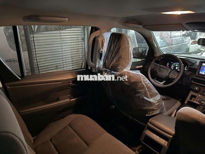 Toyota Hilux 2026 260 km Trắng