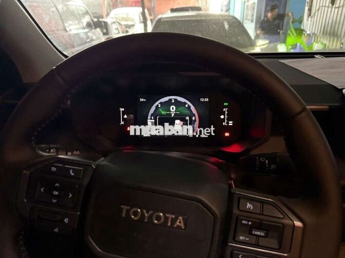 Toyota Hilux 2026 260 km Trắng