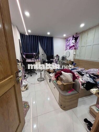 nhà mới sạch sẽ full nội thất 