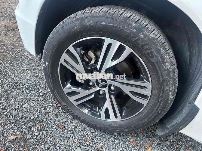 Mitsubishi Xpander 7 chỗ Tự động Trắng