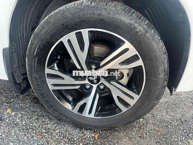 Mitsubishi Xpander 7 chỗ Tự động Trắng