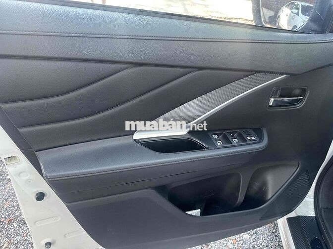 Mitsubishi Xpander 7 chỗ Tự động Trắng