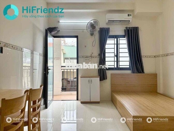 STUDIO BAN CÔNG - HẦM XE THANG MÁY BẢO VỆ - NGAY CHỢ HOÀNG HOA THÁM