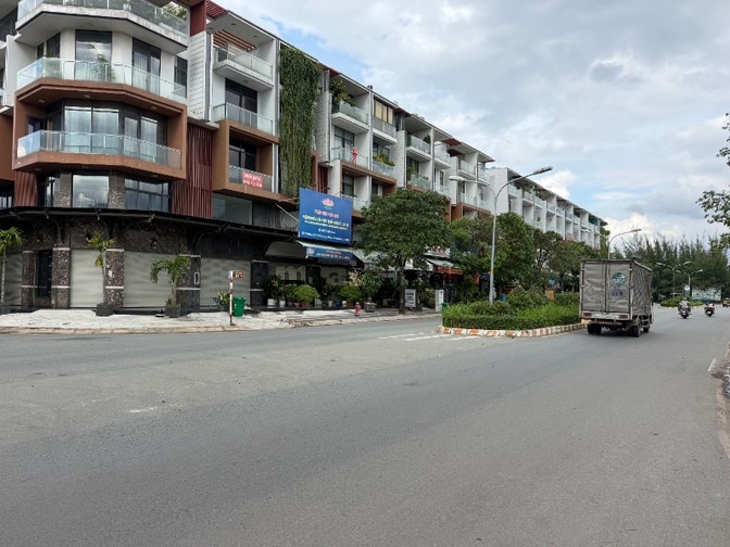 Bán Nhà mặt tiền Chính, Shophouse  KDC Dương Hồng