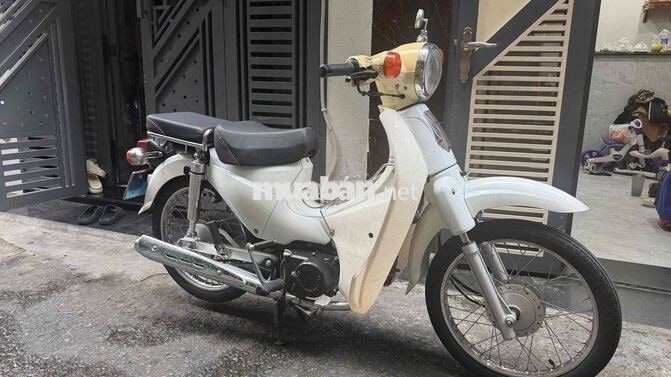 Honda Cub Trắng Cổ điển
