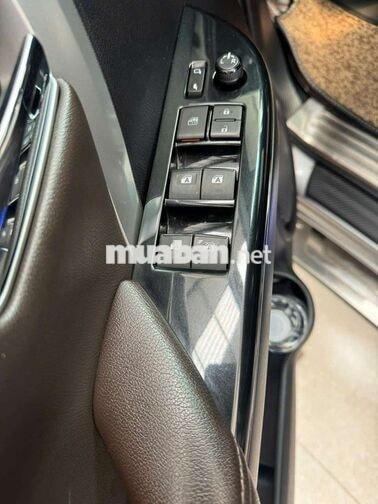 Toyota Fortuner 2018 Xăng Tự động 30000 km Bạc