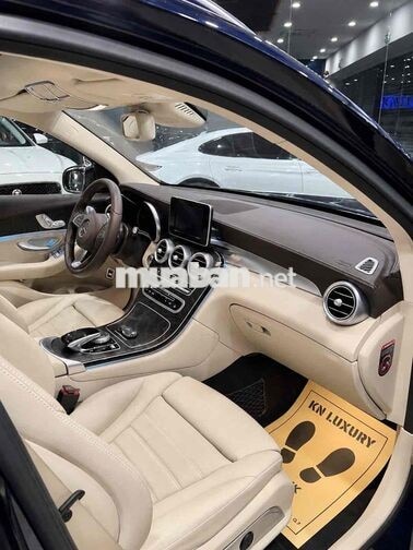 Mercedes-Benz GLC 300 Model 2019 50.000 Miles