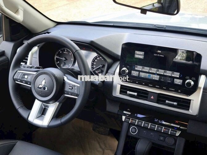 Mitsubishi Triton 4WD AT 2 Cầu Số Tự Động