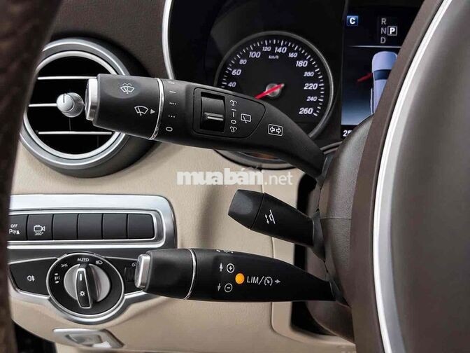 Mercedes-Benz GLC 300 Model 2019 50.000 Miles