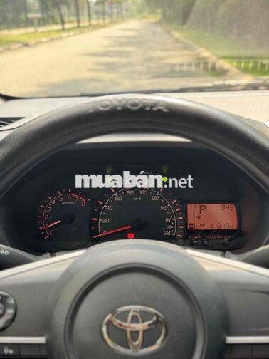 Toyota Wigo 2024 Tự động màu Cam 12.000 km