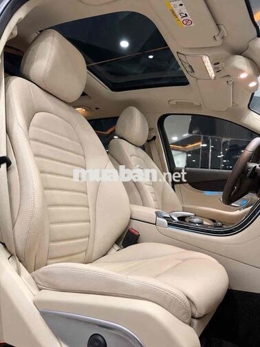 Mercedes-Benz GLC 300 Model 2019 50.000 Miles