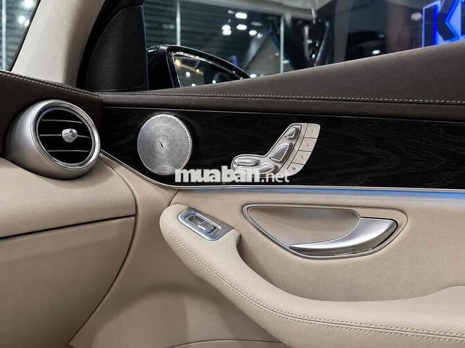 Mercedes-Benz GLC 300 Model 2019 50.000 Miles