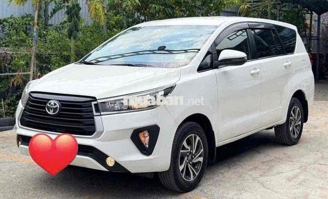 Toyota Innova 2.0E 7 chỗ Số sàn Trắng