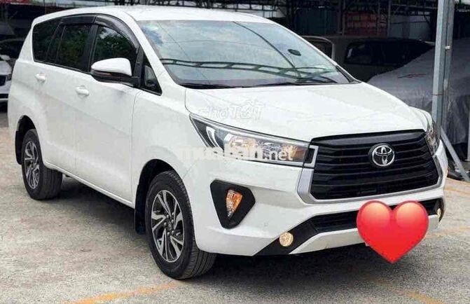 Toyota Innova 2.0E 7 chỗ Số sàn Trắng