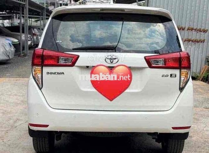Toyota Innova 2.0E 7 chỗ Số sàn Trắng