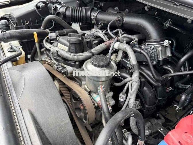 Toyota Innova 2.0E 7 chỗ Số sàn Trắng
