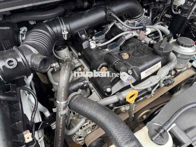 Toyota Innova 2.0E 7 chỗ Số sàn Trắng