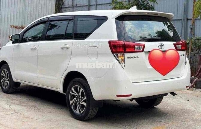 Toyota Innova 2.0E 7 chỗ Số sàn Trắng