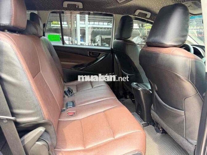 Toyota Innova 2.0E 7 chỗ Số sàn Trắng