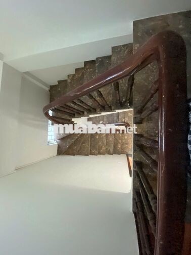 Cho thuê nhà nguyên căn tại ngõ 99 Định Công hạ 