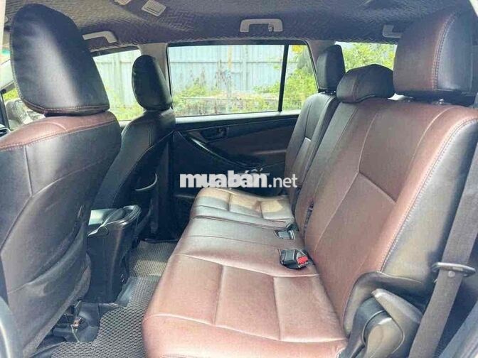 Toyota Innova 2.0E 7 chỗ Số sàn Trắng