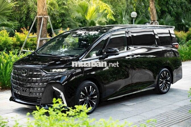 Toyota Alphard Hybrid Tự động