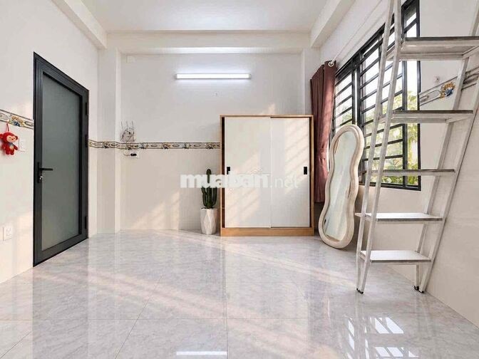 PHÒNG CÓ GÁC CAO- RỘNG-CỬA SỔ TRỜI SIÊU XINH NGAY ÂU CƠ, GIÁP Q11, Q10